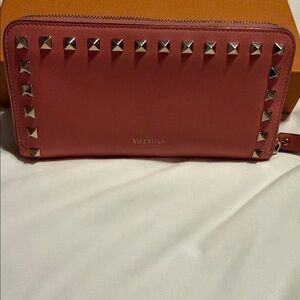 Valentino Garavani Rockstud Wallet Pink